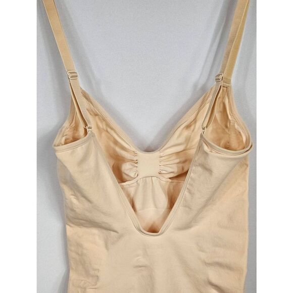 Skims bodysuit sculpting shaper Nwt - Picture 4 of 8